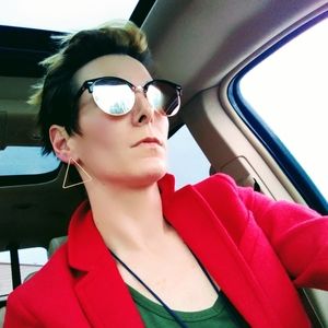 Meet your Posher, Emily